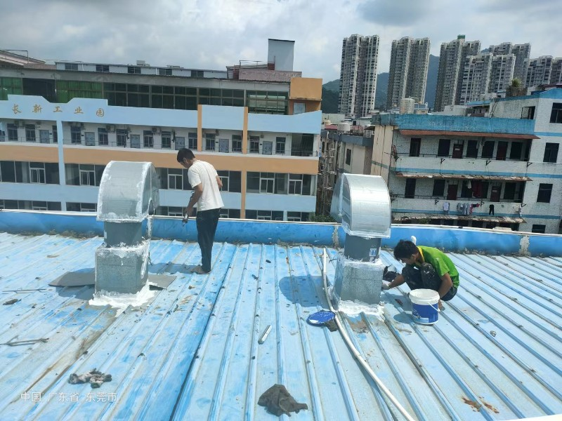 嘉鱼钢结构屋面涂料维修方法